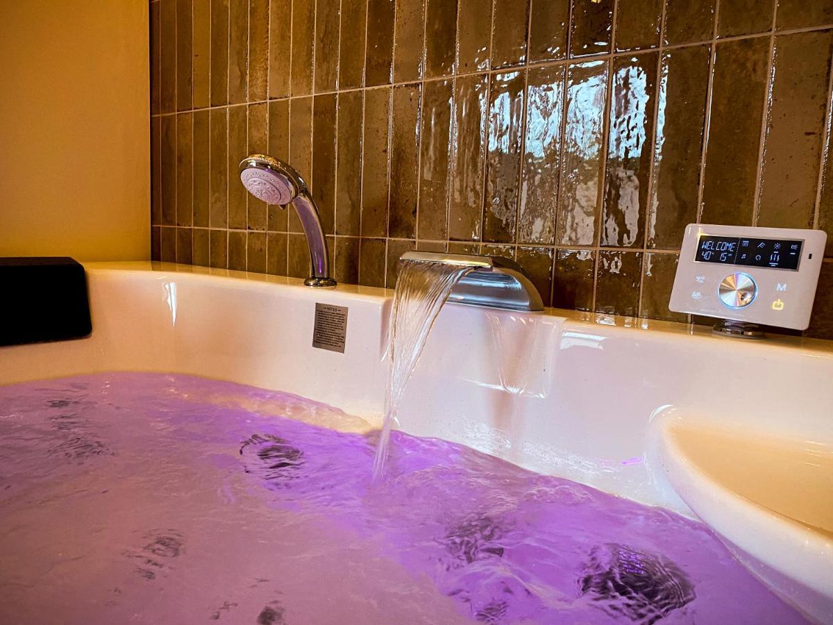 Love Room Suite Bali - Auray En Bretagne Brech 外观 照片