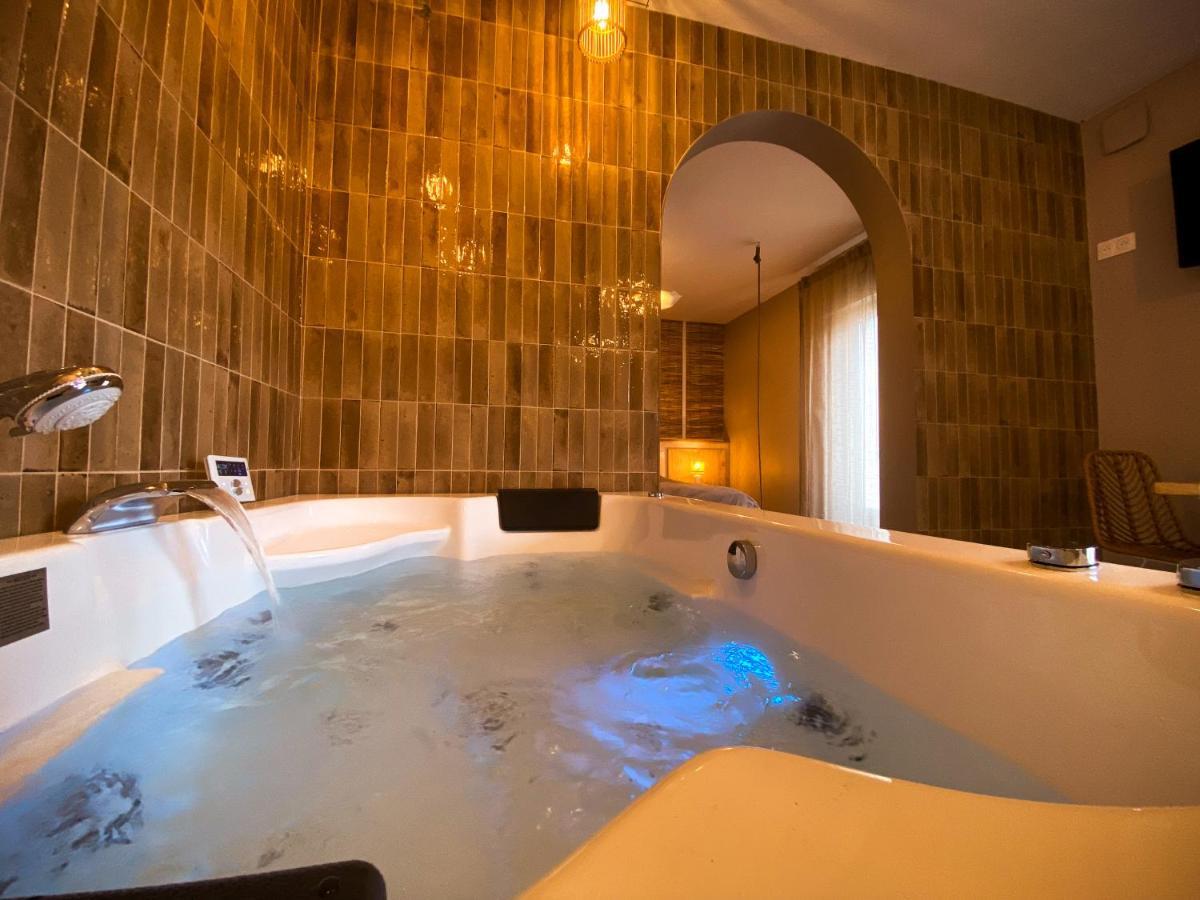 Love Room Suite Bali - Auray En Bretagne Brech 外观 照片