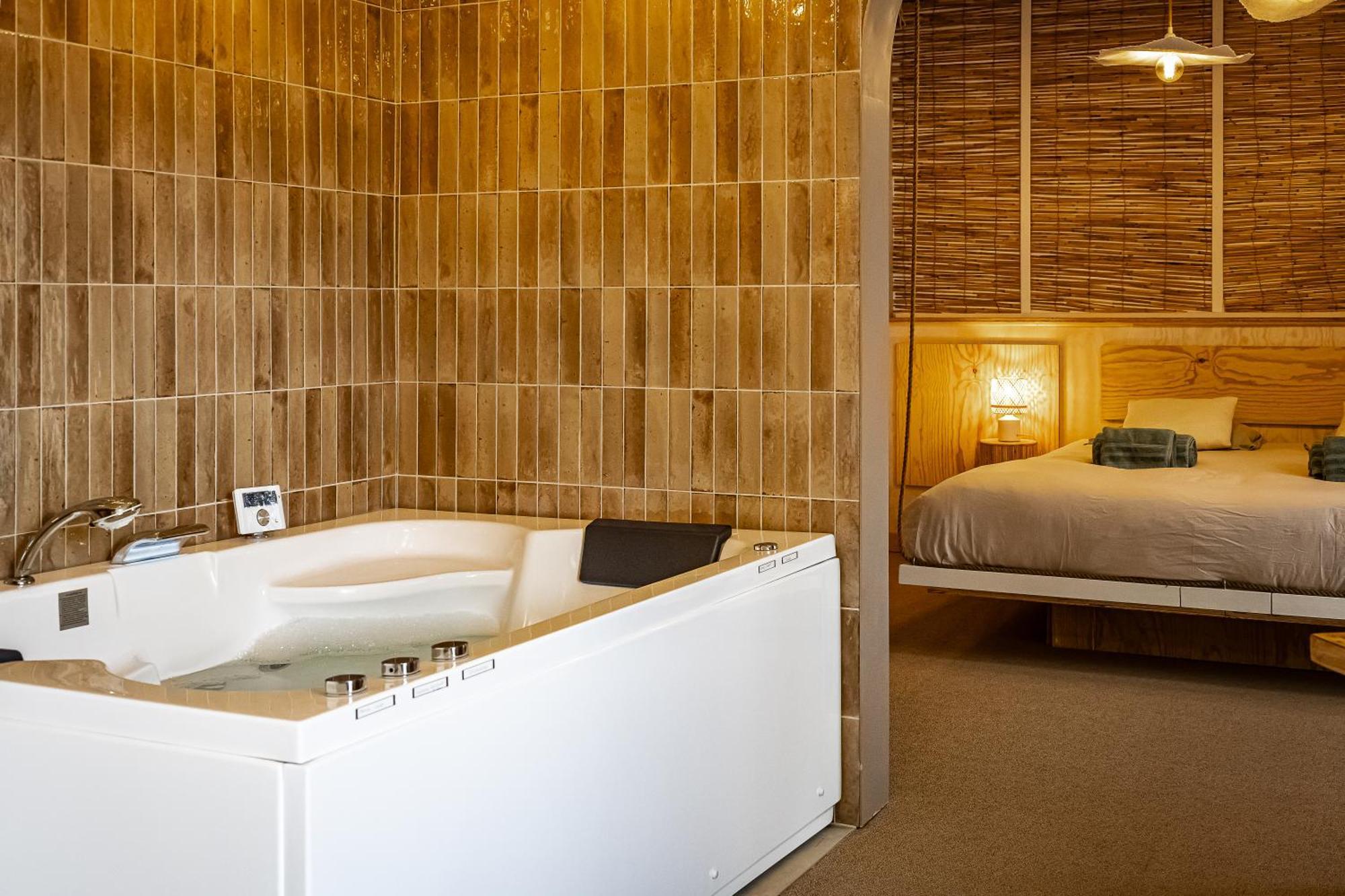 Love Room Suite Bali - Auray En Bretagne Brech 外观 照片